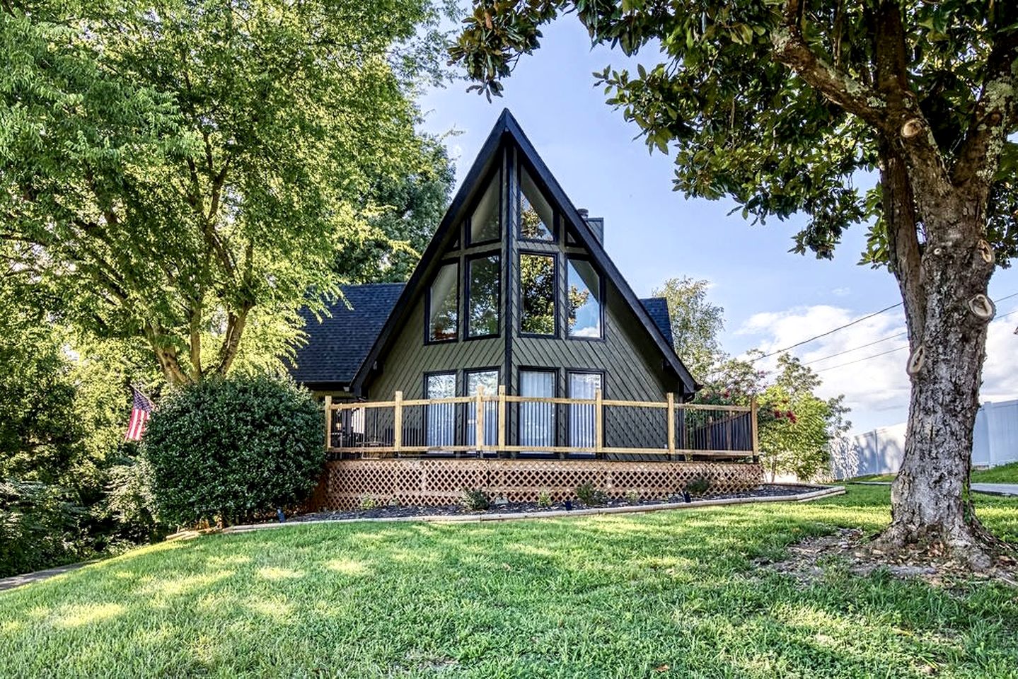 Spacious Smoky Mountain Cabin with RV Parking, Hot Tub & Game Room near Soaky Mountain Water Park in Sevierville, TN