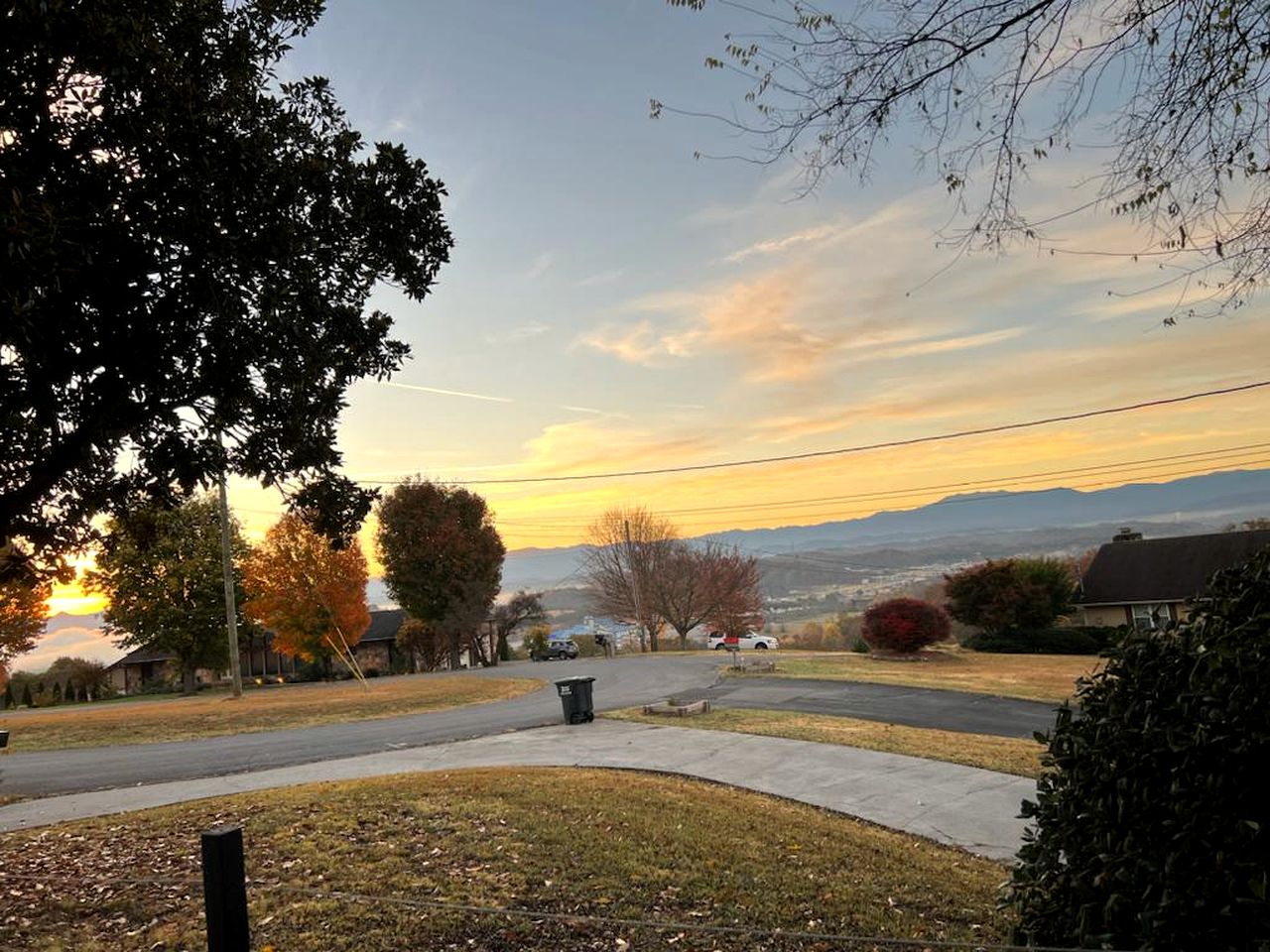 Spacious Smoky Mountain Cabin with RV Parking, Hot Tub & Game Room near Soaky Mountain Water Park in Sevierville, TN