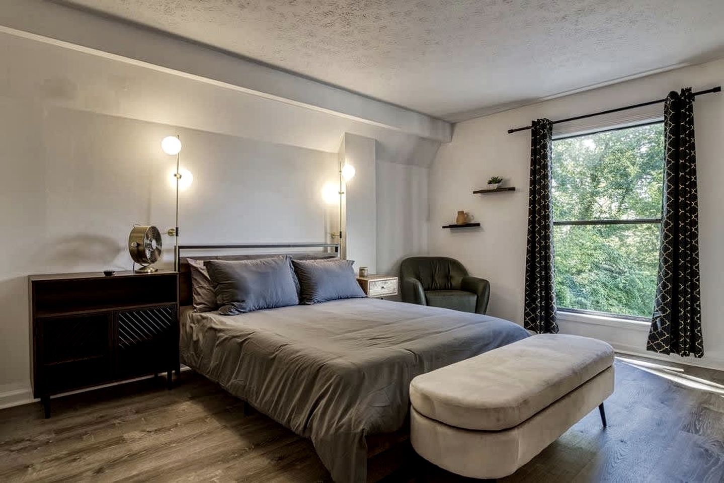 Spacious Smoky Mountain Cabin with RV Parking, Hot Tub & Game Room near Soaky Mountain Water Park in Sevierville, TN