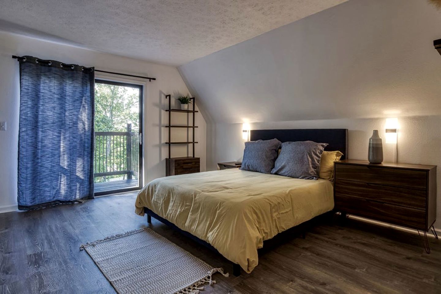 Spacious Smoky Mountain Cabin with RV Parking, Hot Tub & Game Room near Soaky Mountain Water Park in Sevierville, TN