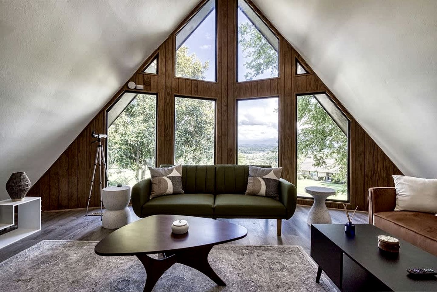 Spacious Smoky Mountain Cabin with RV Parking, Hot Tub & Game Room near Soaky Mountain Water Park in Sevierville, TN