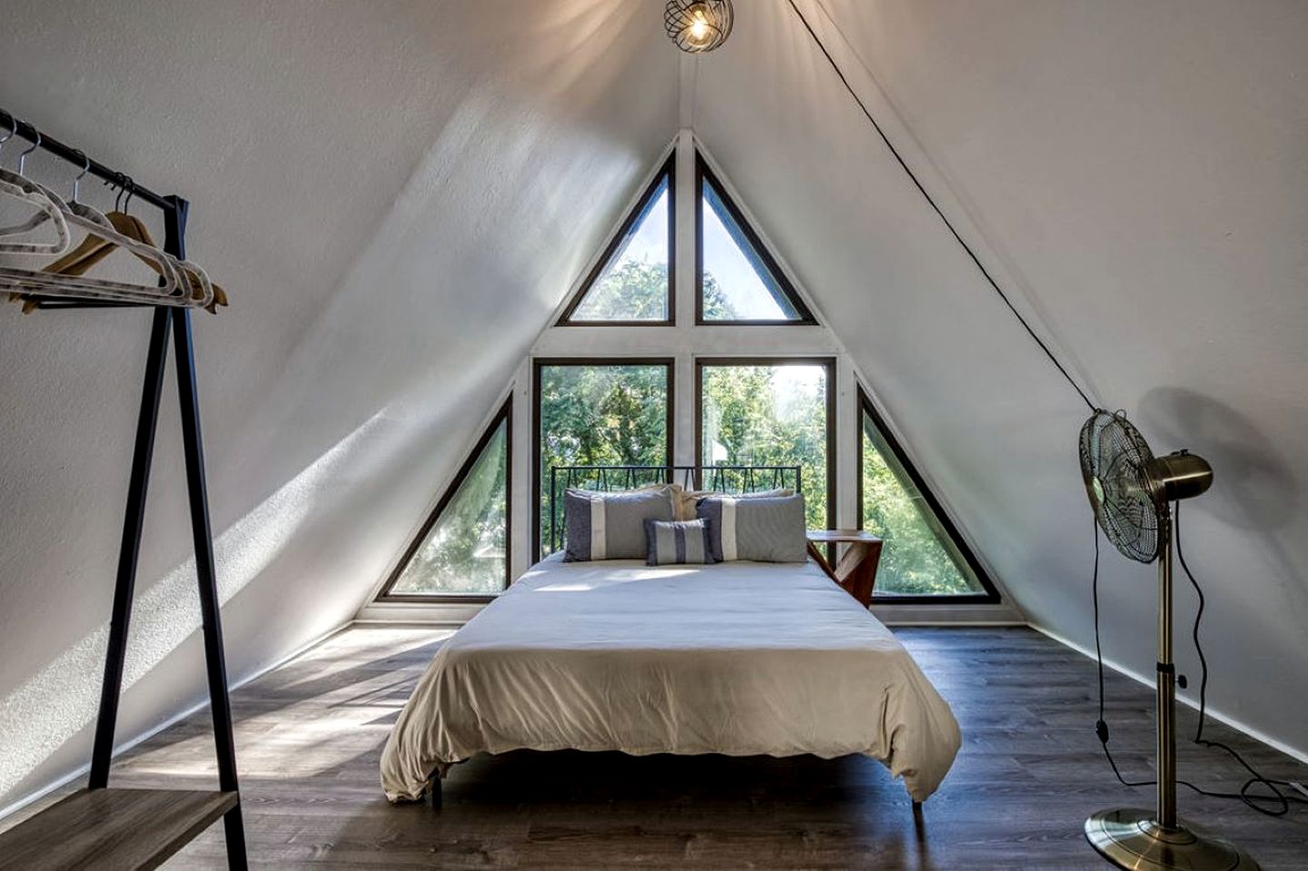 Spacious Smoky Mountain Cabin with RV Parking, Hot Tub & Game Room near Soaky Mountain Water Park in Sevierville, TN