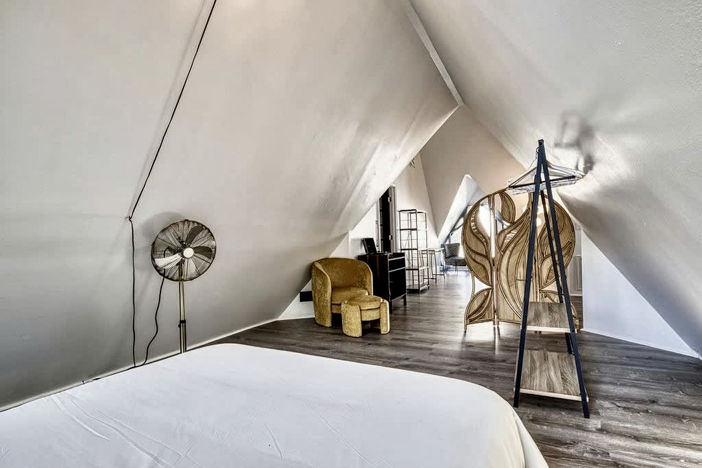 Spacious Smoky Mountain Cabin with RV Parking, Hot Tub & Game Room near Soaky Mountain Water Park in Sevierville, TN