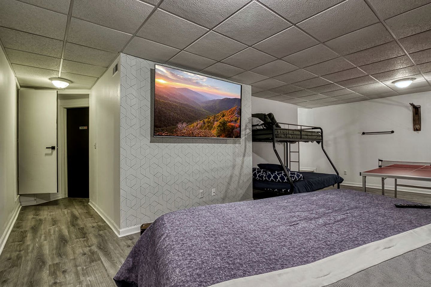 Spacious Smoky Mountain Cabin with RV Parking, Hot Tub & Game Room near Soaky Mountain Water Park in Sevierville, TN