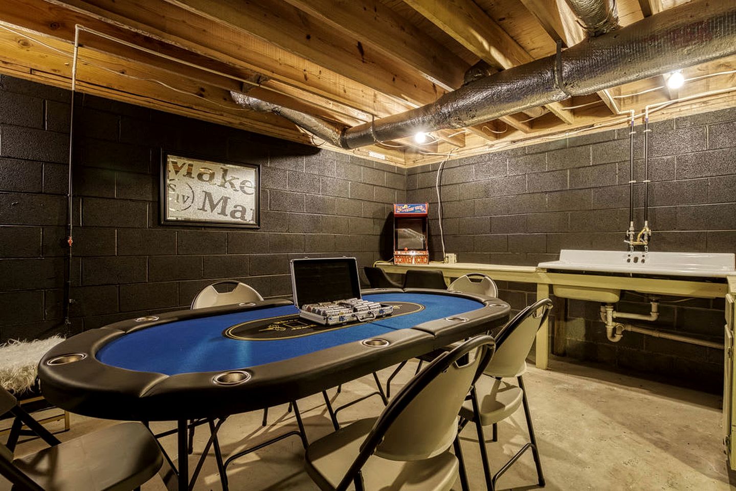 Spacious Smoky Mountain Cabin with RV Parking, Hot Tub & Game Room near Soaky Mountain Water Park in Sevierville, TN