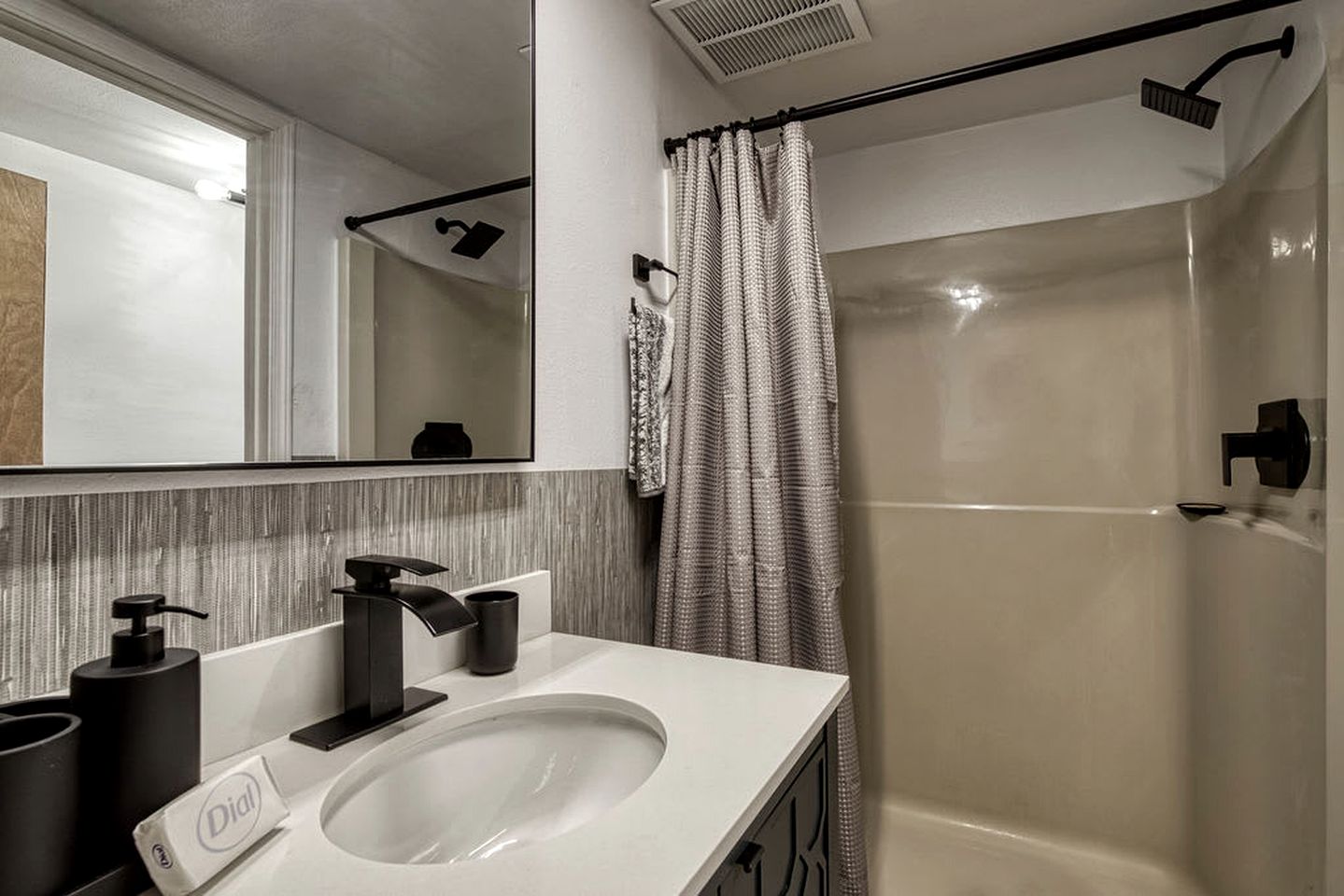 Spacious Smoky Mountain Cabin with RV Parking, Hot Tub & Game Room near Soaky Mountain Water Park in Sevierville, TN