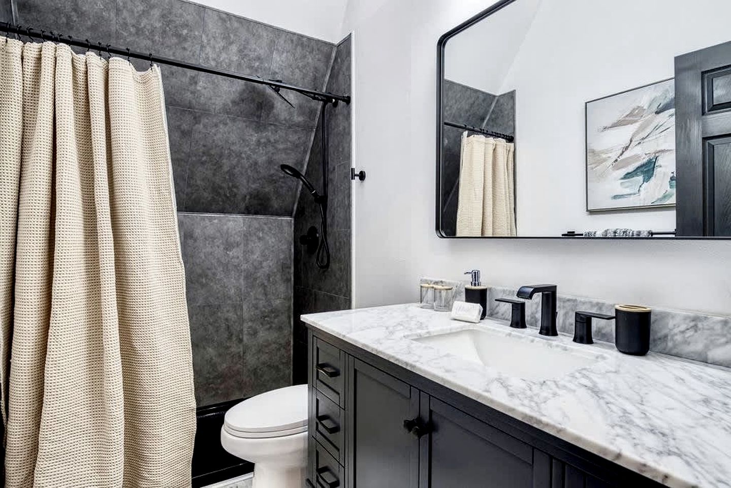 Spacious Smoky Mountain Cabin with RV Parking, Hot Tub & Game Room near Soaky Mountain Water Park in Sevierville, TN