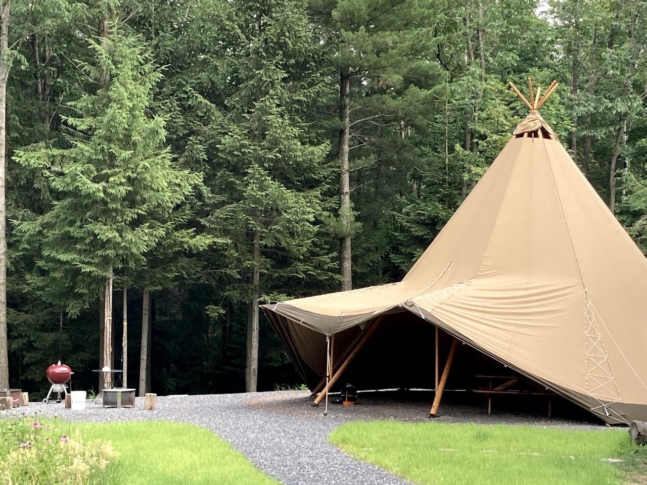 Unique Air Drop Pod Rentals for Treetop Glamping in Quebec