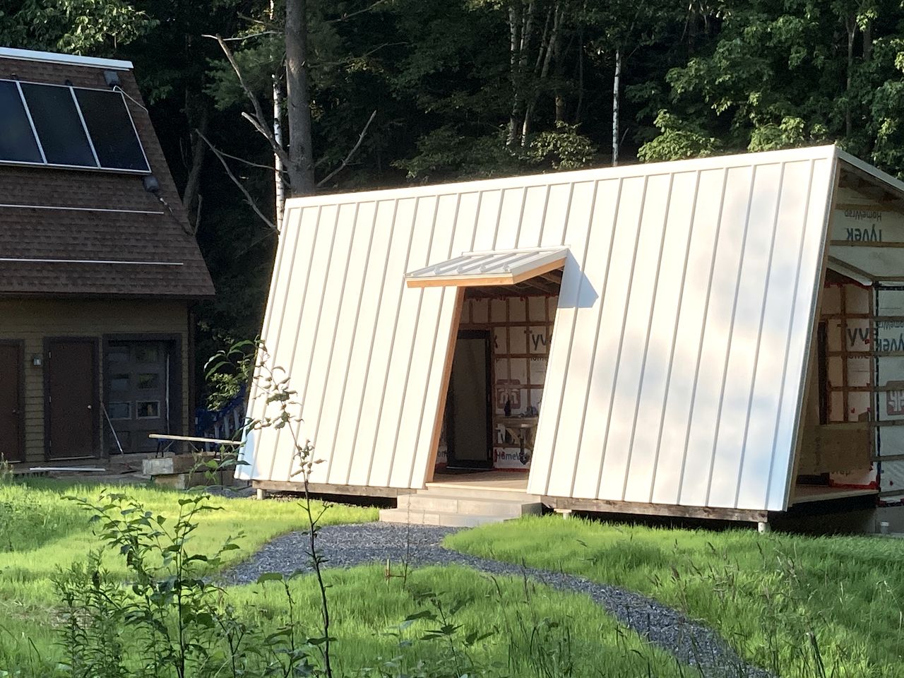 Unique Air Drop Pod Rentals for Treetop Glamping in Quebec