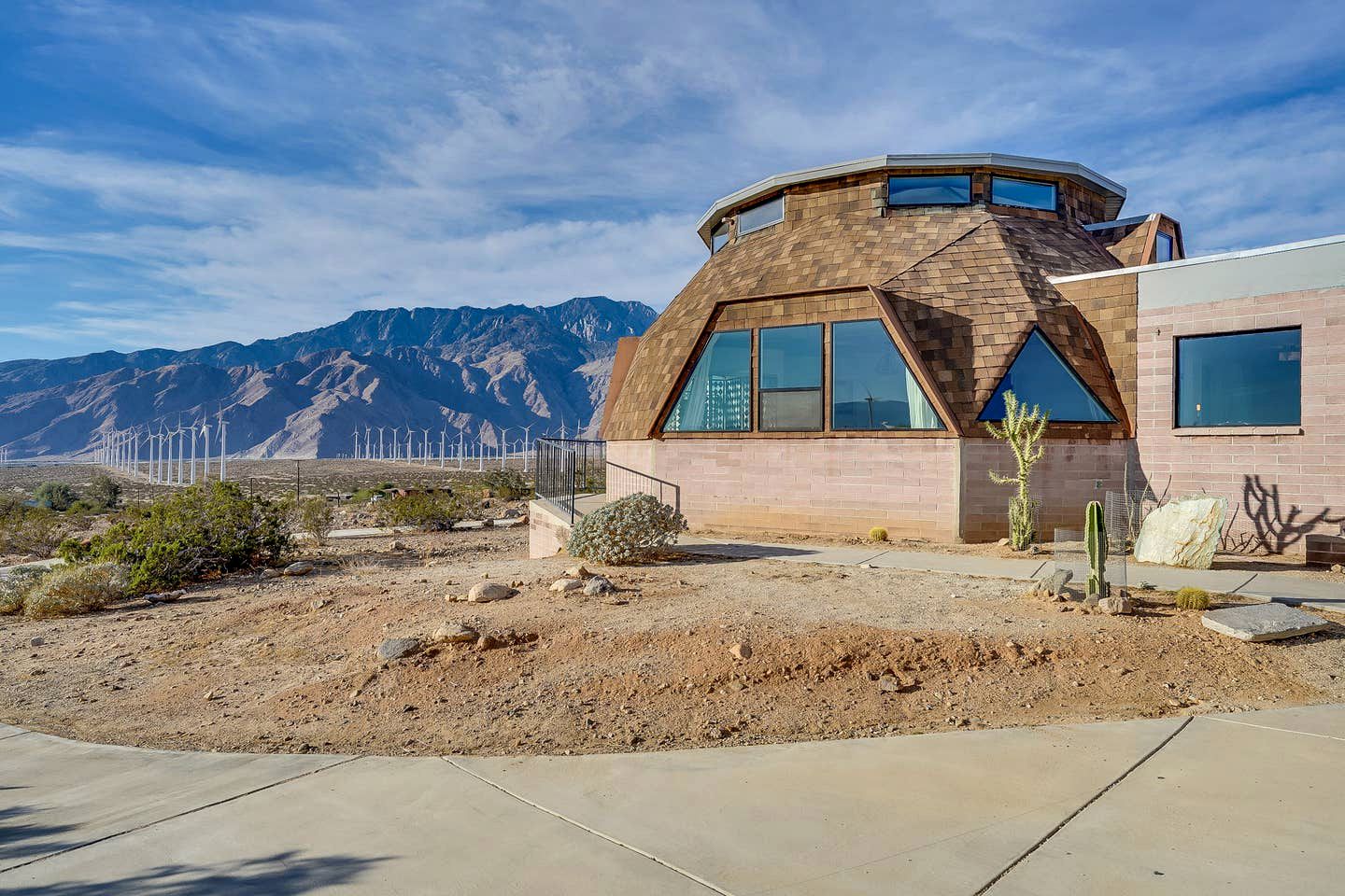 Unique and Secluded Dome Retreat Surrounded by Mountains in Palm Springs