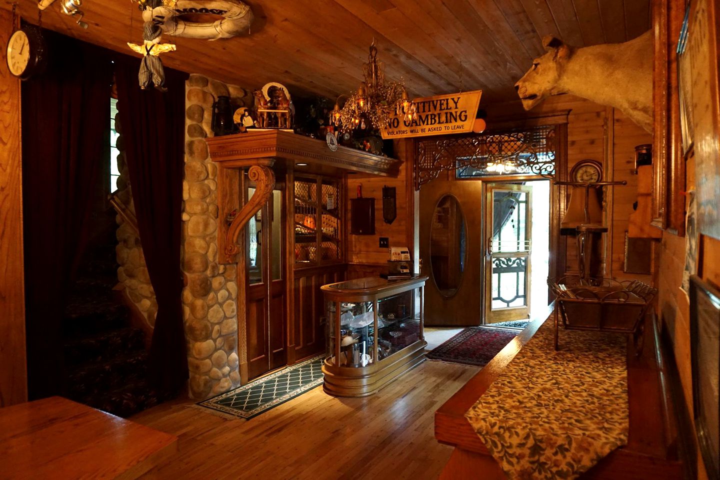 Unique Cabin Rental for a Vacation near Green Lake, Wisconsin