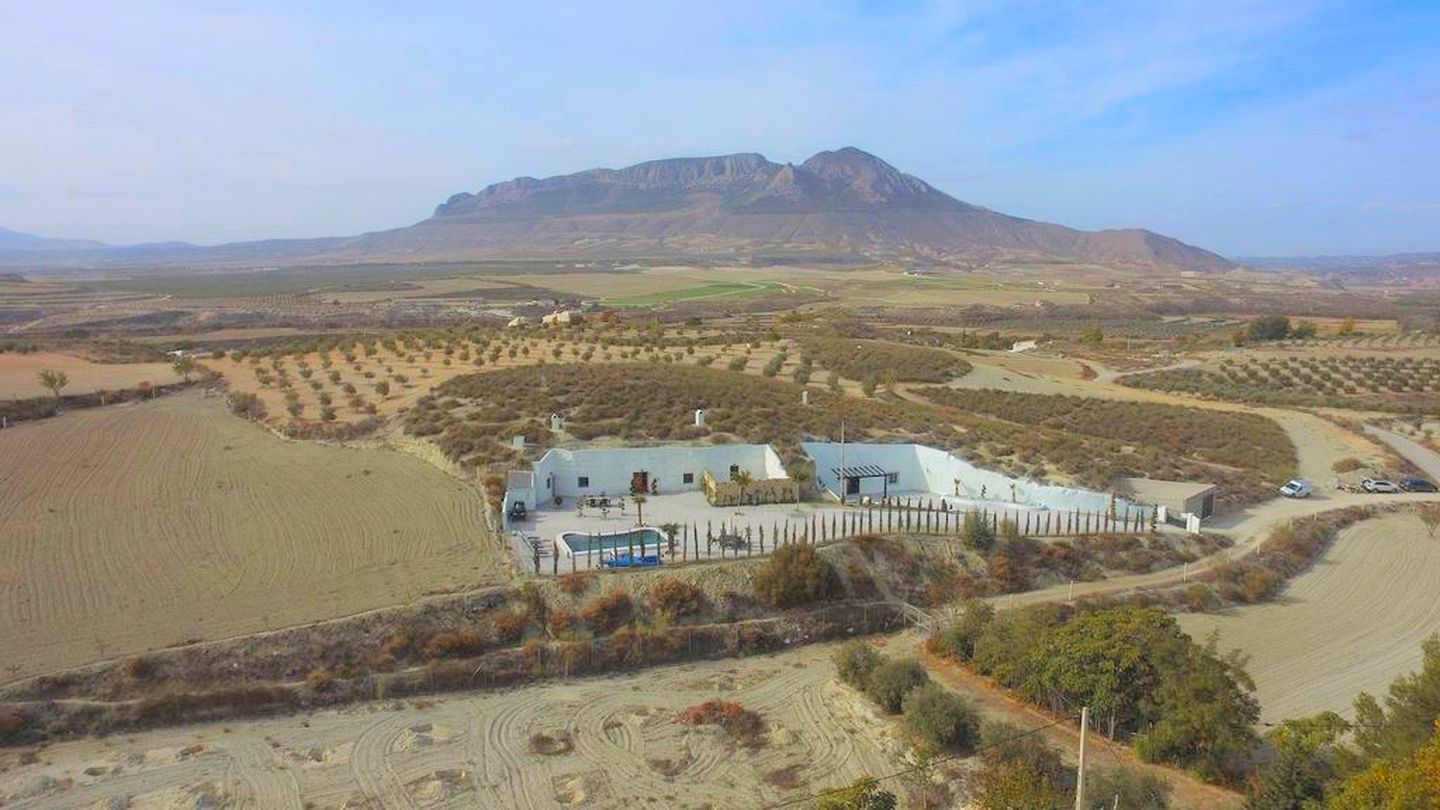 Family-Friendly Cave Getaway with a Pool and a Hot Tub near Granada, Spain