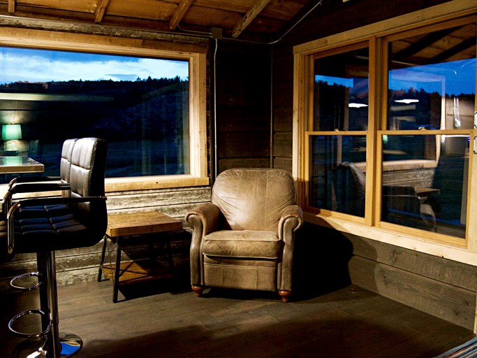 Unique Cozy Cabin, with mountain views and Horse pasture Avalible, Cabins, Etna, United States