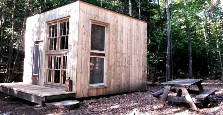 Cabins (Saint-Sauveur, Quebec, Canada)