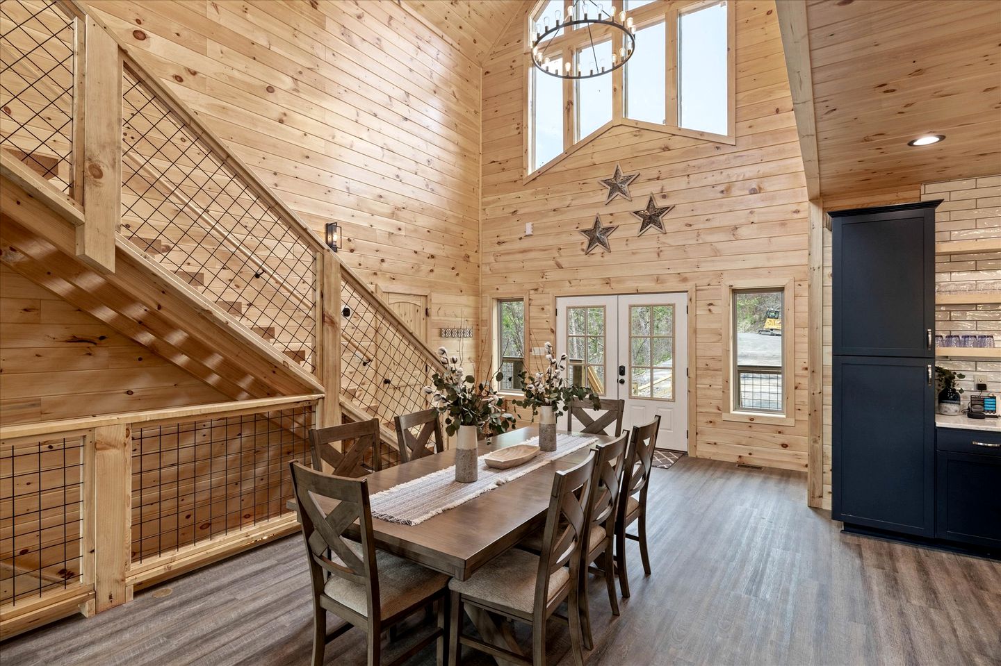 Unique, Custom-Designed Cabin with Hot-Tub Close to the Great Smoky Mountain National Park, Pigeon Forge in Tennesse
