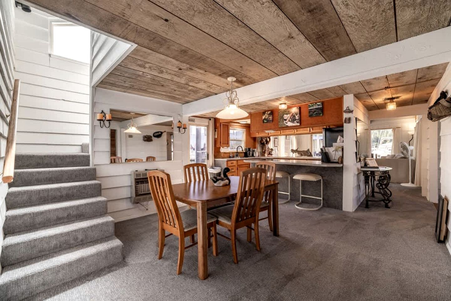 Unique Floating Home on Lake Pend O'reille near Coeur d’Alene, Perfect for a Weekend on the Water