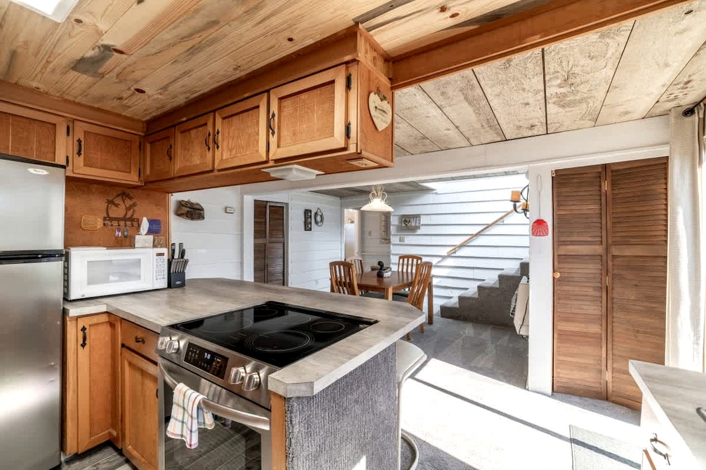 Unique Floating Home on Lake Pend O'reille near Coeur d’Alene, Perfect for a Weekend on the Water