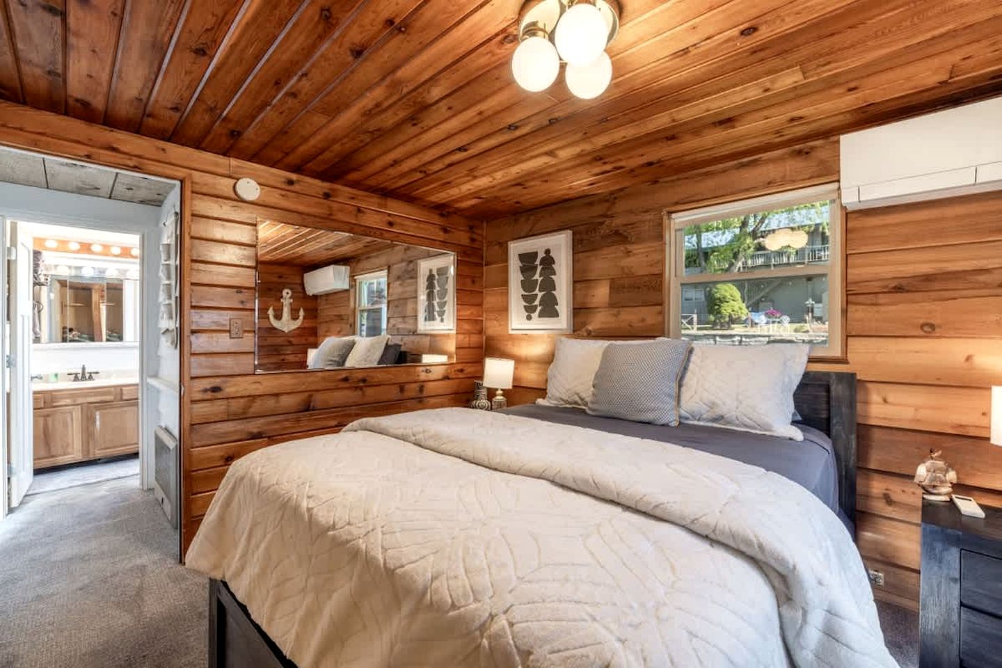 Unique Floating Home on Lake Pend O'reille near Coeur d’Alene, Perfect for a Weekend on the Water