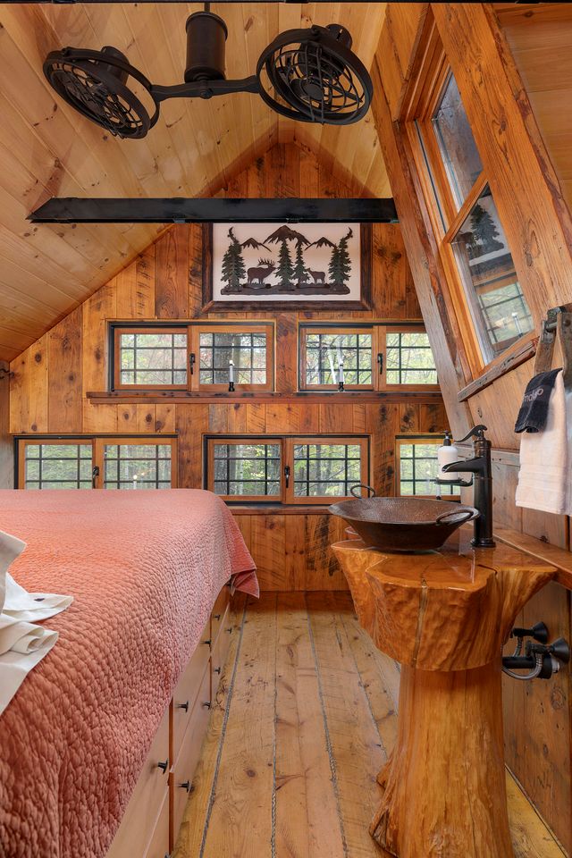 Tree House Rental Ideal for a Unique Getaway near Lake Sunapee in New Hampshire