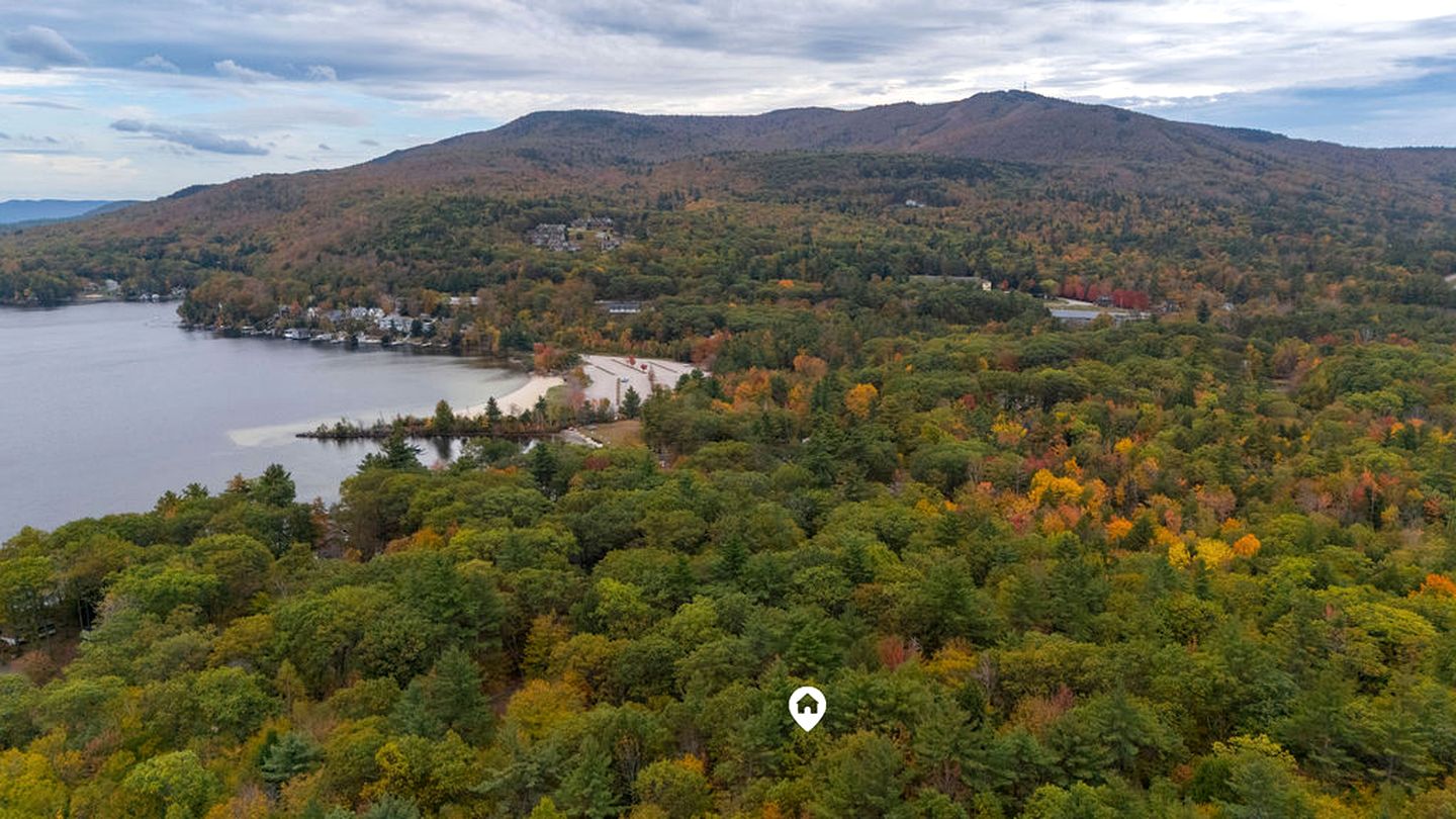 Tree House Rental Ideal for a Unique Getaway near Lake Sunapee in New Hampshire