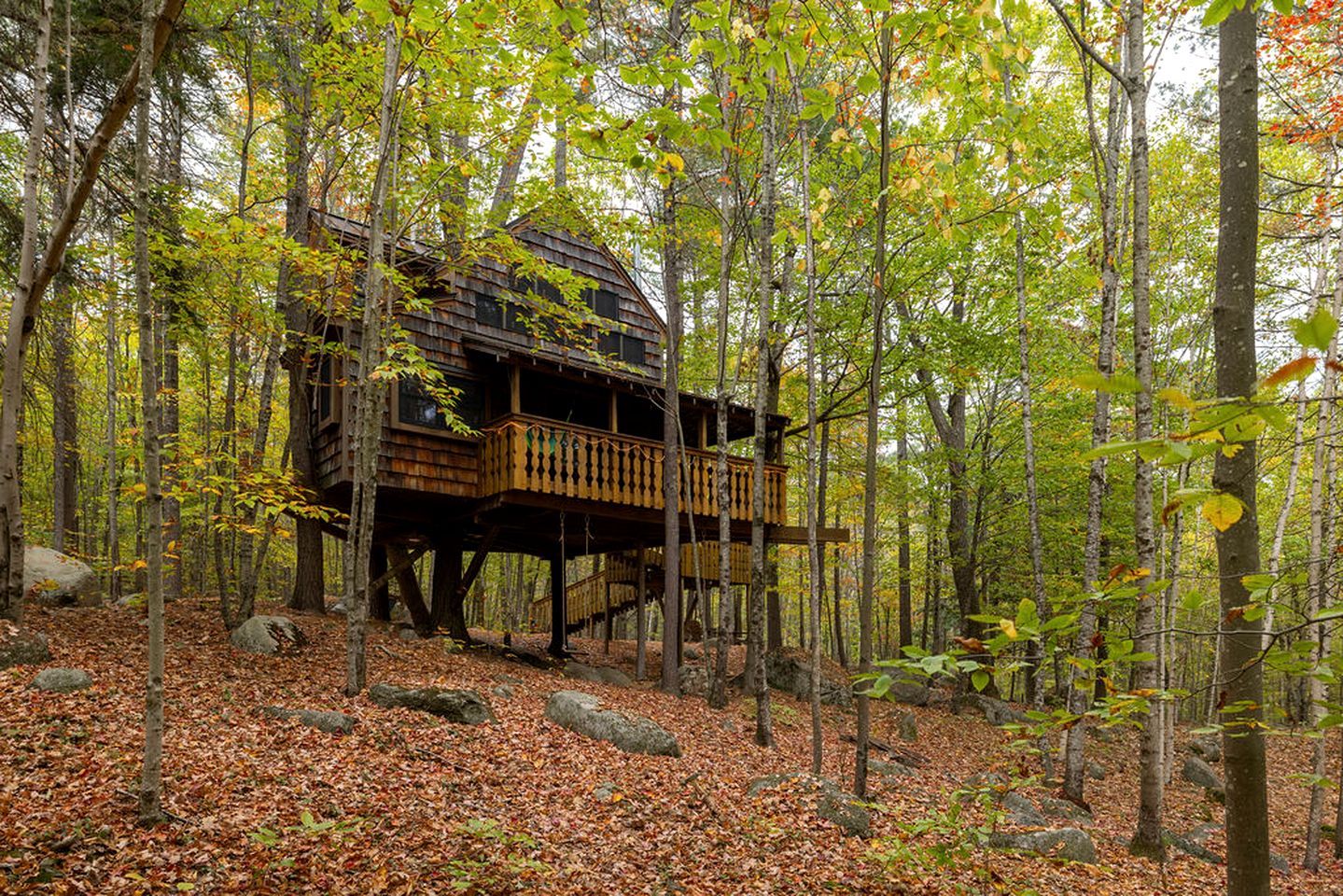 Tree House Rental Ideal for a Unique Getaway near Lake Sunapee in New Hampshire