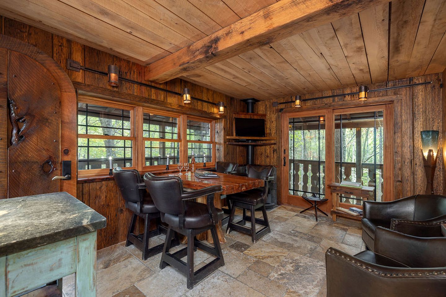 Tree House Rental Ideal for a Unique Getaway near Lake Sunapee in New Hampshire