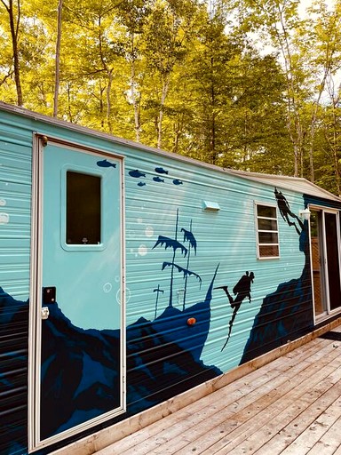 Caravans (Canada, Miller Lake, Ontario)
