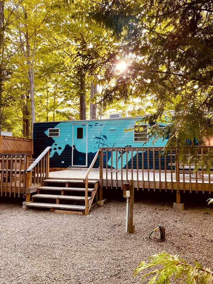Gorgeous and Unique Glamping Caravan near Miller Lake, Perfect for a Weekend of Swimming and Hiking