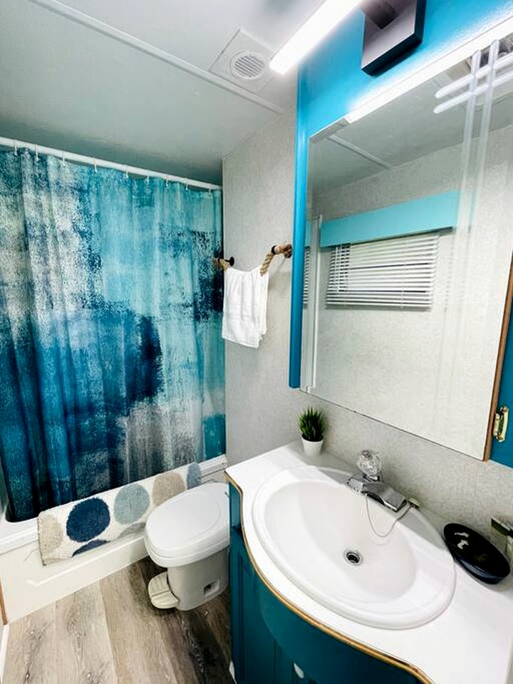 Gorgeous and Unique Glamping Caravan near Miller Lake, Perfect for a Weekend of Swimming and Hiking