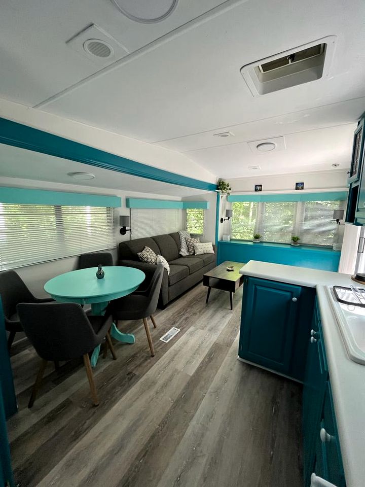 Gorgeous and Unique Glamping Caravan near Miller Lake, Perfect for a Weekend of Swimming and Hiking