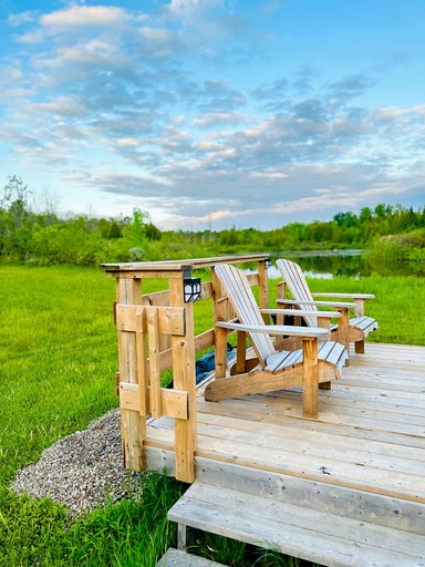 Caravans (Canada, Miller Lake, Ontario)