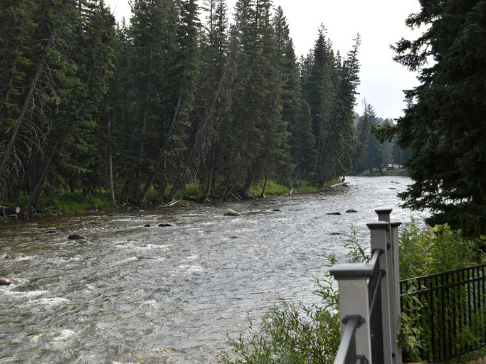 Cottages (Gallatin Gateway, Montana, United States)