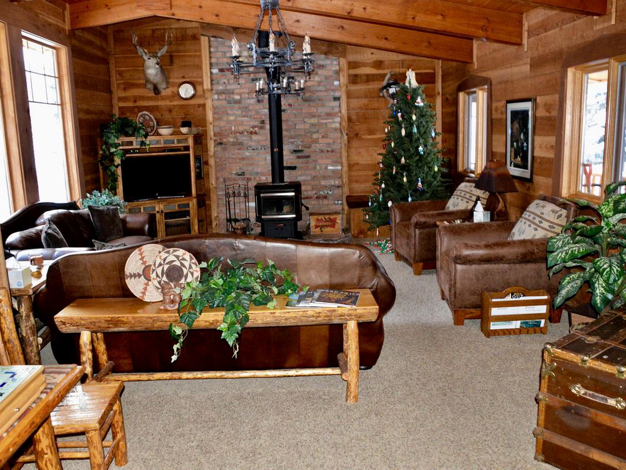 Picturesque Cottage for a Riverside Retreat near Big Sky, Montana