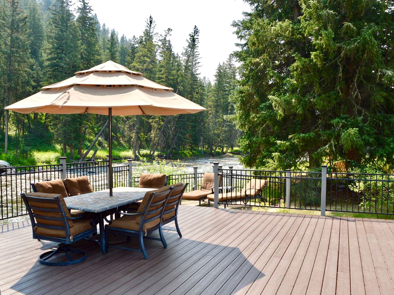 Picturesque Cottage for a Riverside Retreat near Big Sky, Montana