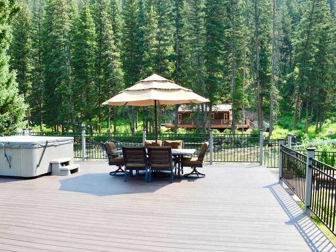 Cottages (Gallatin Gateway, Montana, United States)