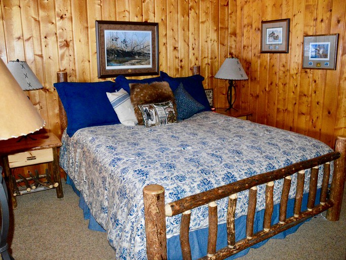 Cottages (Gallatin Gateway, Montana, United States)