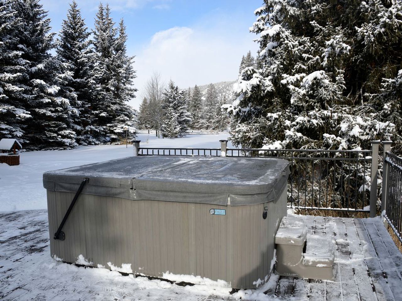 Picturesque Cottage for a Riverside Retreat near Big Sky, Montana