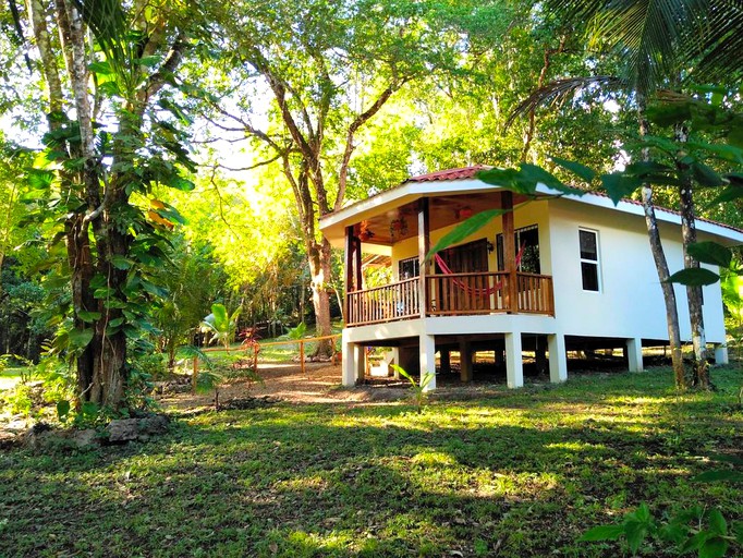 Cabins (Cristo Rey, Cayo District, Belize)