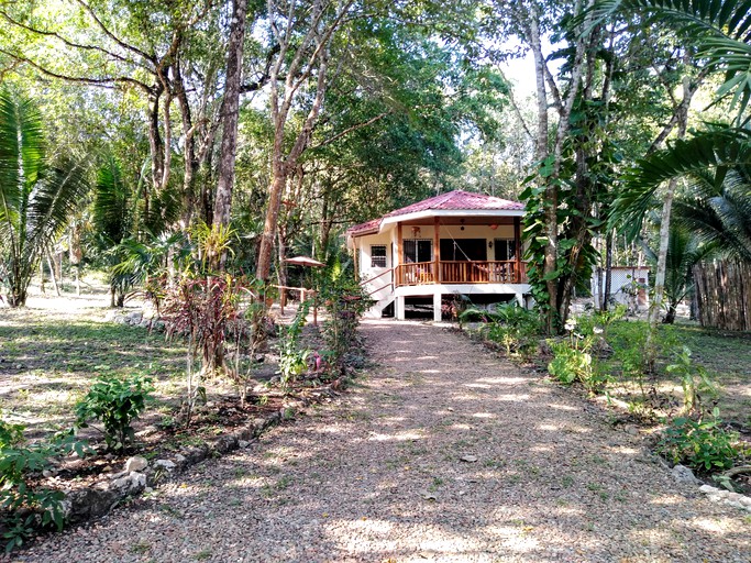 Cabins (Cristo Rey, Cayo District, Belize)
