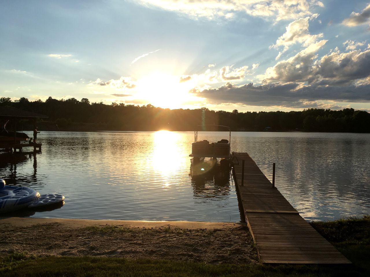 Unique Lakeside Getaway with a Fire Pit on Lake Anna, Virginia