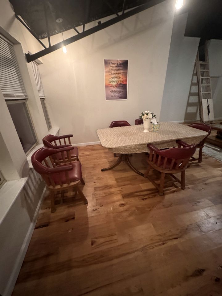 Unique Loft Rental with Access to Spacious Deck and Games Room for an Amazing Getaway by Tenkiller Ferry Lake in Oklahoma