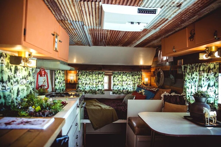 Caravans (Prairie Grove, Arkansas, United States)