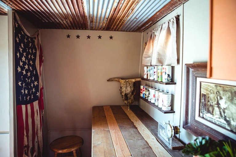 Caravans (Prairie Grove, Arkansas, United States)