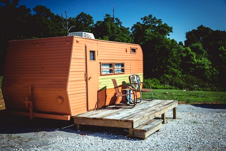 Caravans (Prairie Grove, Arkansas, United States)