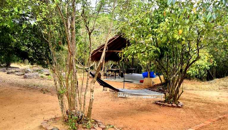 Huts (Saliya Wewa, Northwestern Province, Sri Lanka)