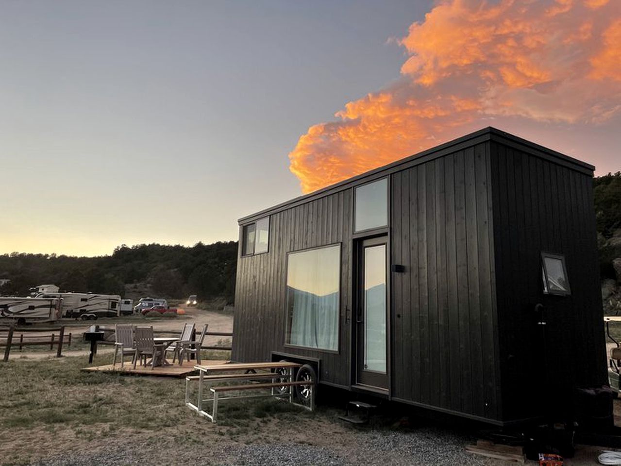Unique, Pet-Friendly Tiny House in Colorado - Ideal for Unforgettable Glamping Getaways