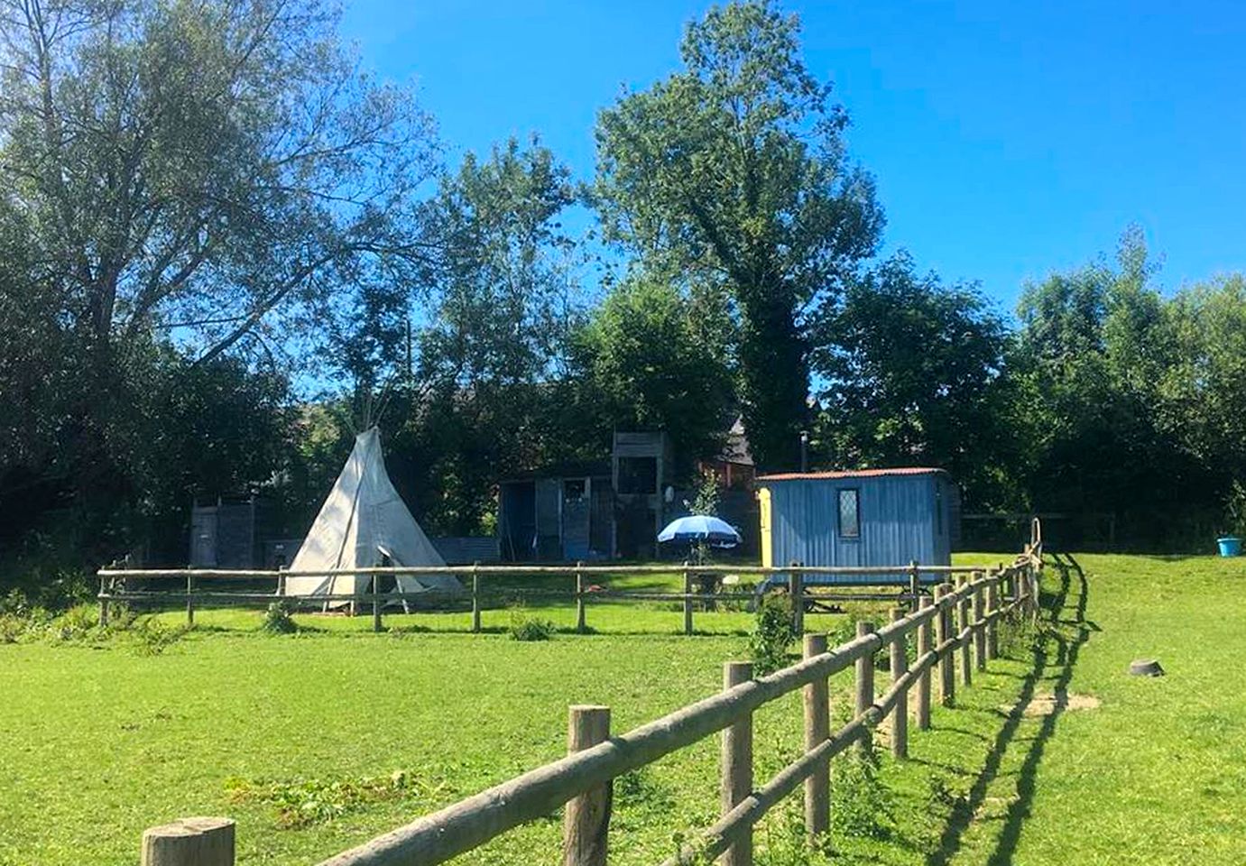 Unique Shepherd's Hut for a Glamping Getaway in Shropshire, England