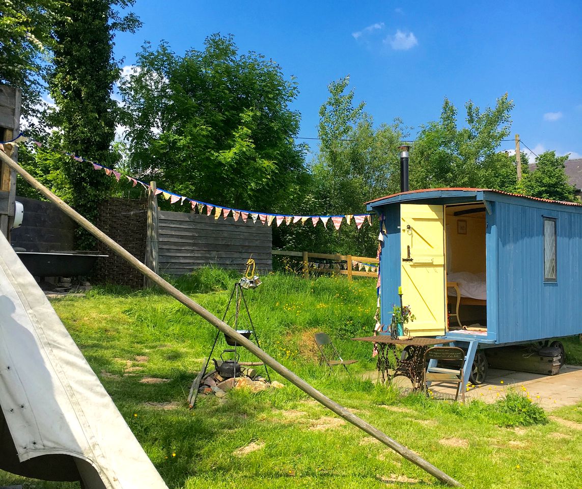 Unique Shepherd's Hut for a Glamping Getaway in Shropshire, England