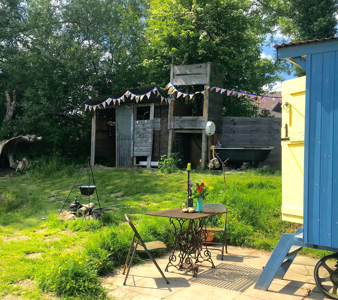 Unique Shepherd's Hut for a Glamping Getaway in Shropshire, England