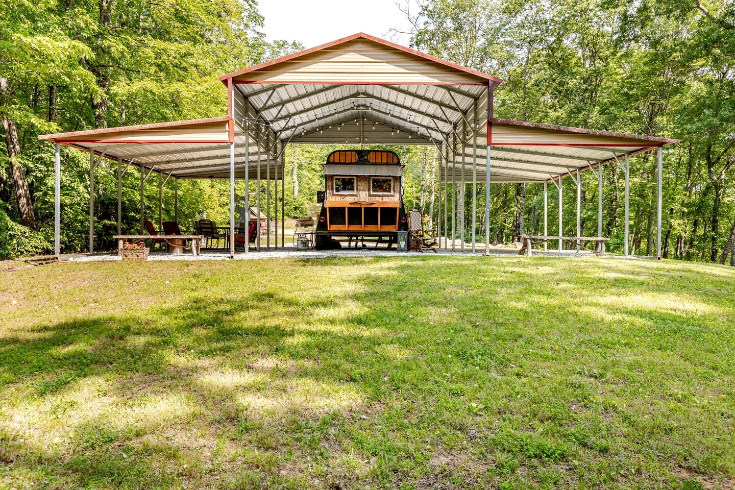 Enchanting Mountain Caravan Retreat with Scenic Trails and Wildlife Encounters in North Carolina